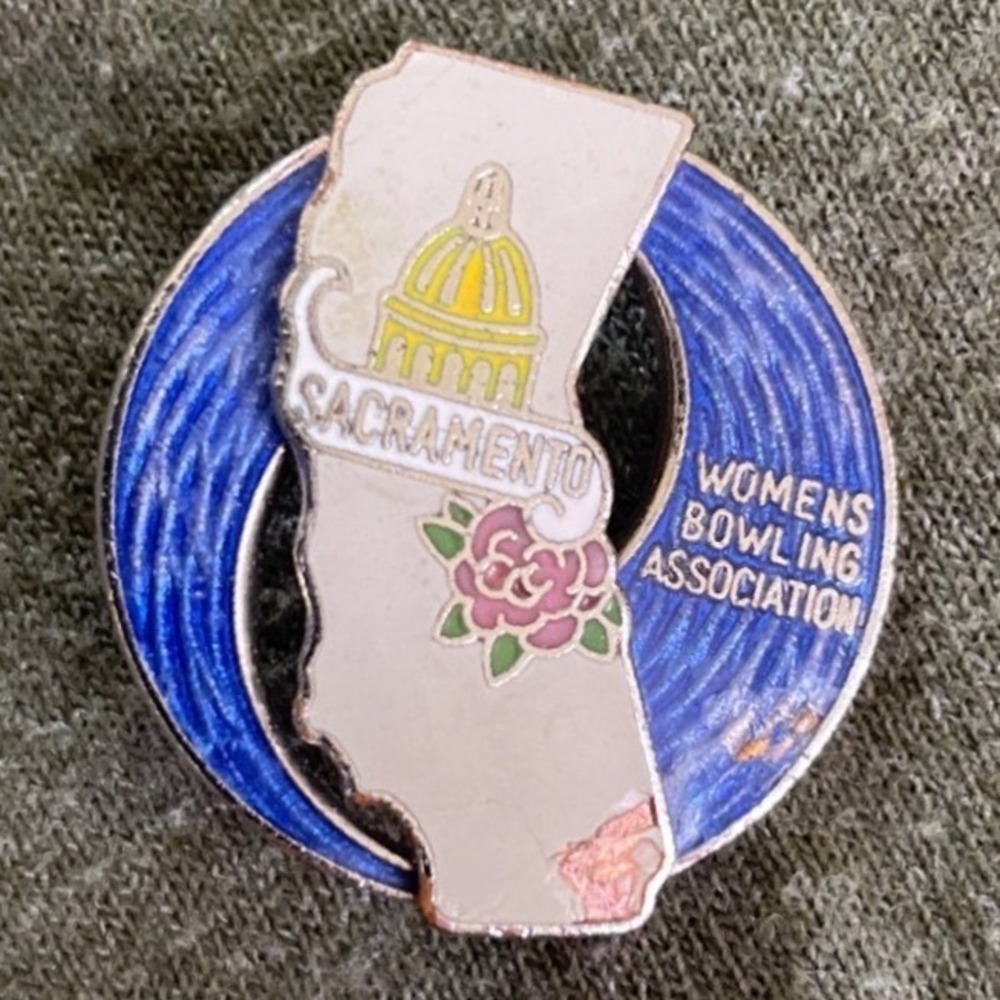 Sacramento California Women's Bowling Association‎ State Pin enamel metal